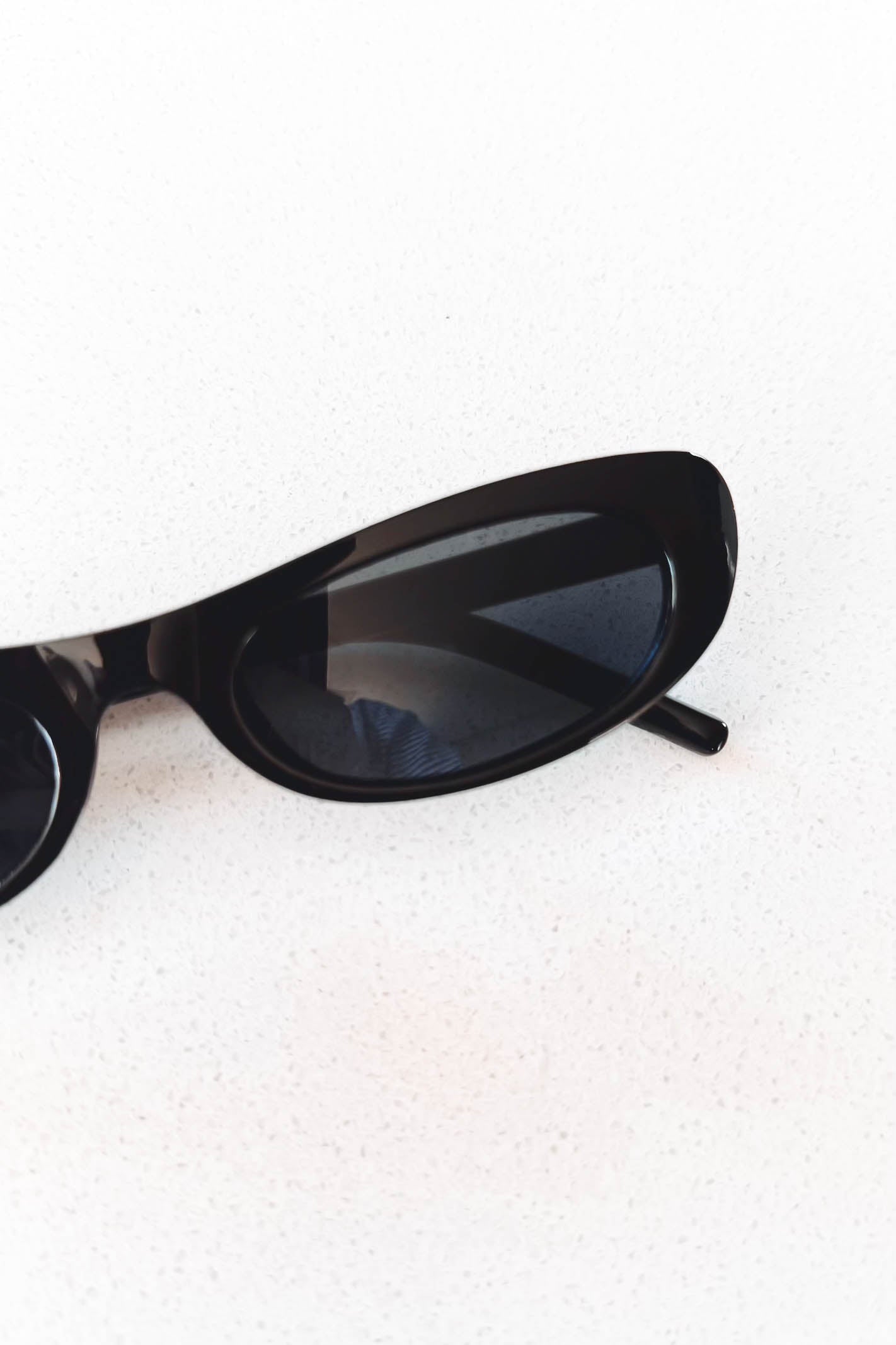 Black 90s Sunglasses