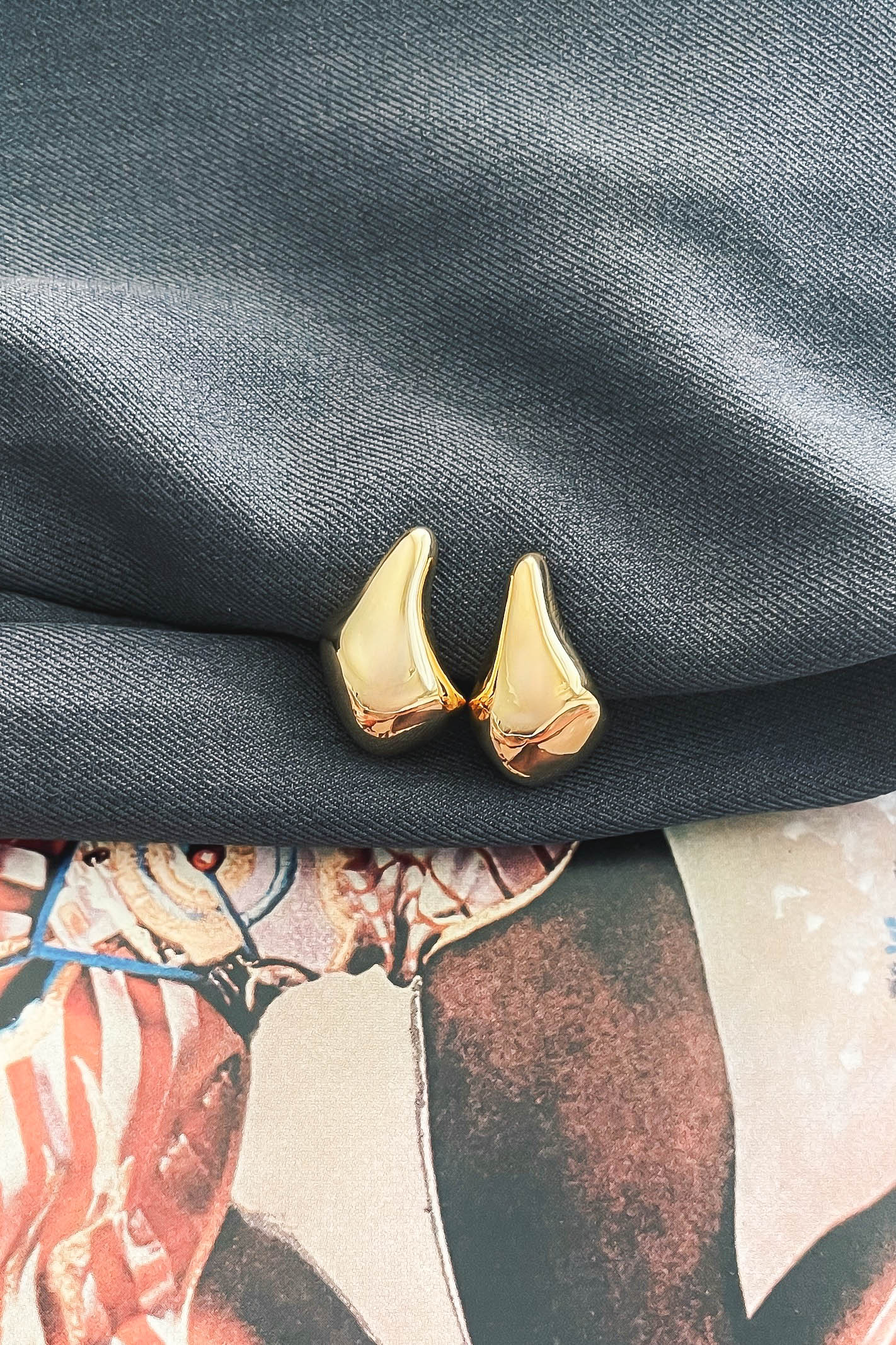 Irregular Teardrop Earring Gold